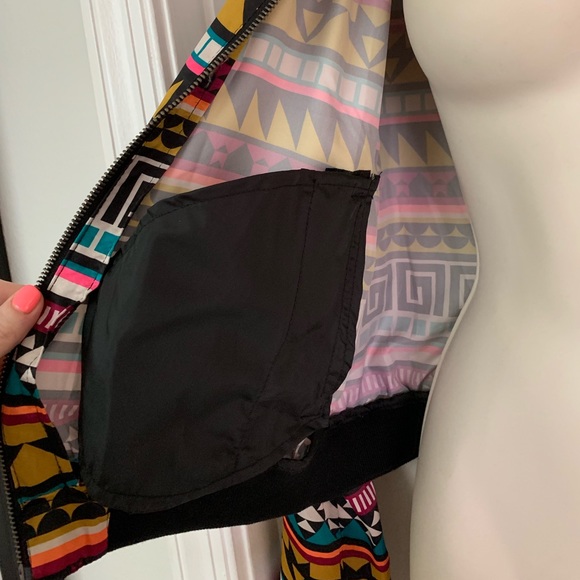 Patterned Zip Up Jacket - light weight - Picture 5 of 8